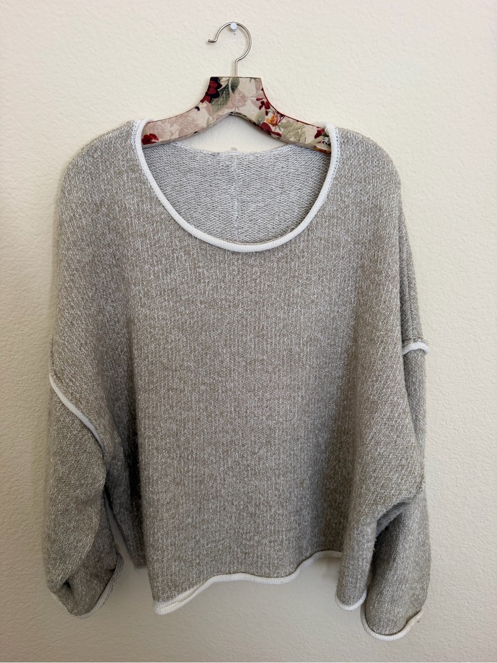 Relaxed Scoop Neck Sweater with Contrast Trim - Gray